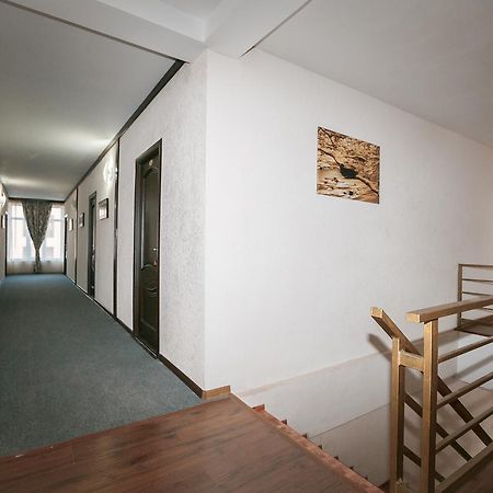 בוסטרי Evropa Hotel מראה חיצוני תמונה
