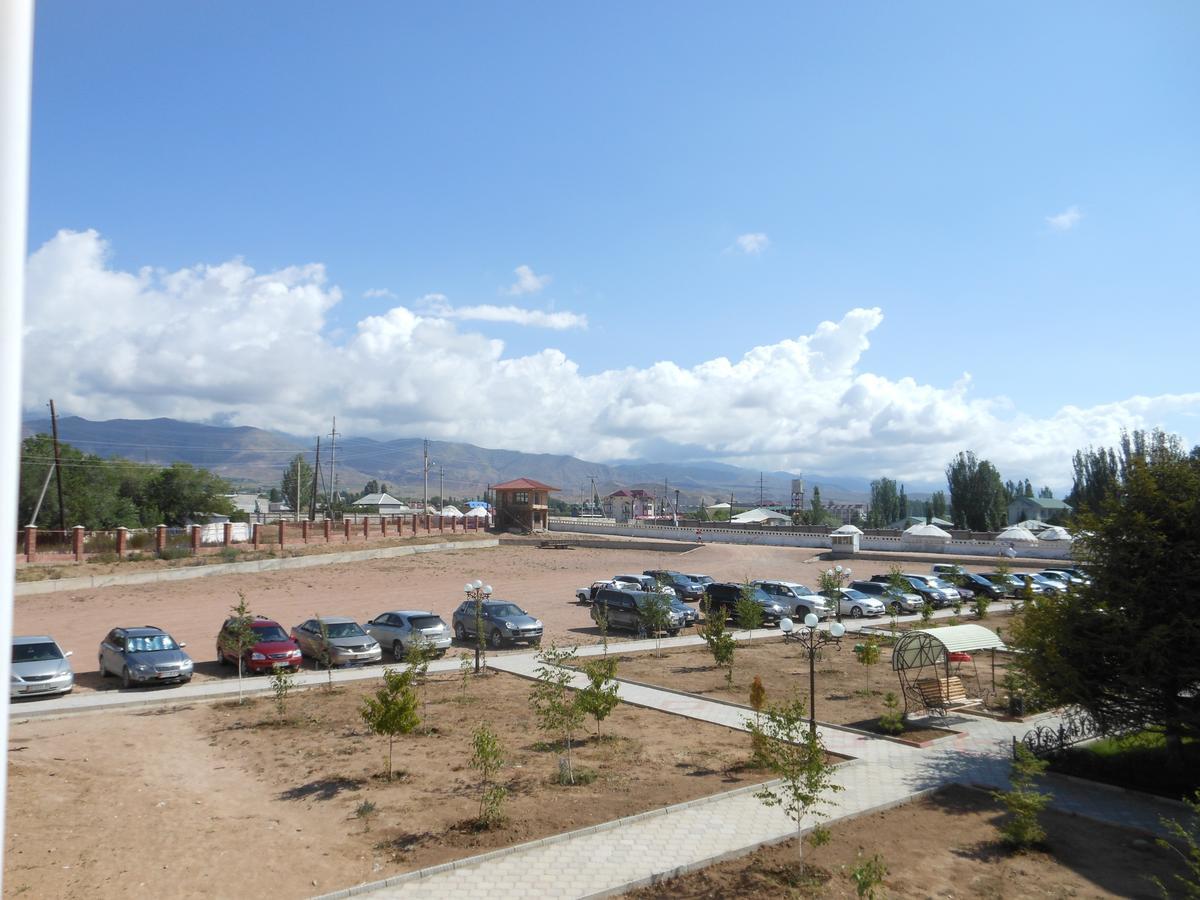 בוסטרי Evropa Hotel מראה חיצוני תמונה
