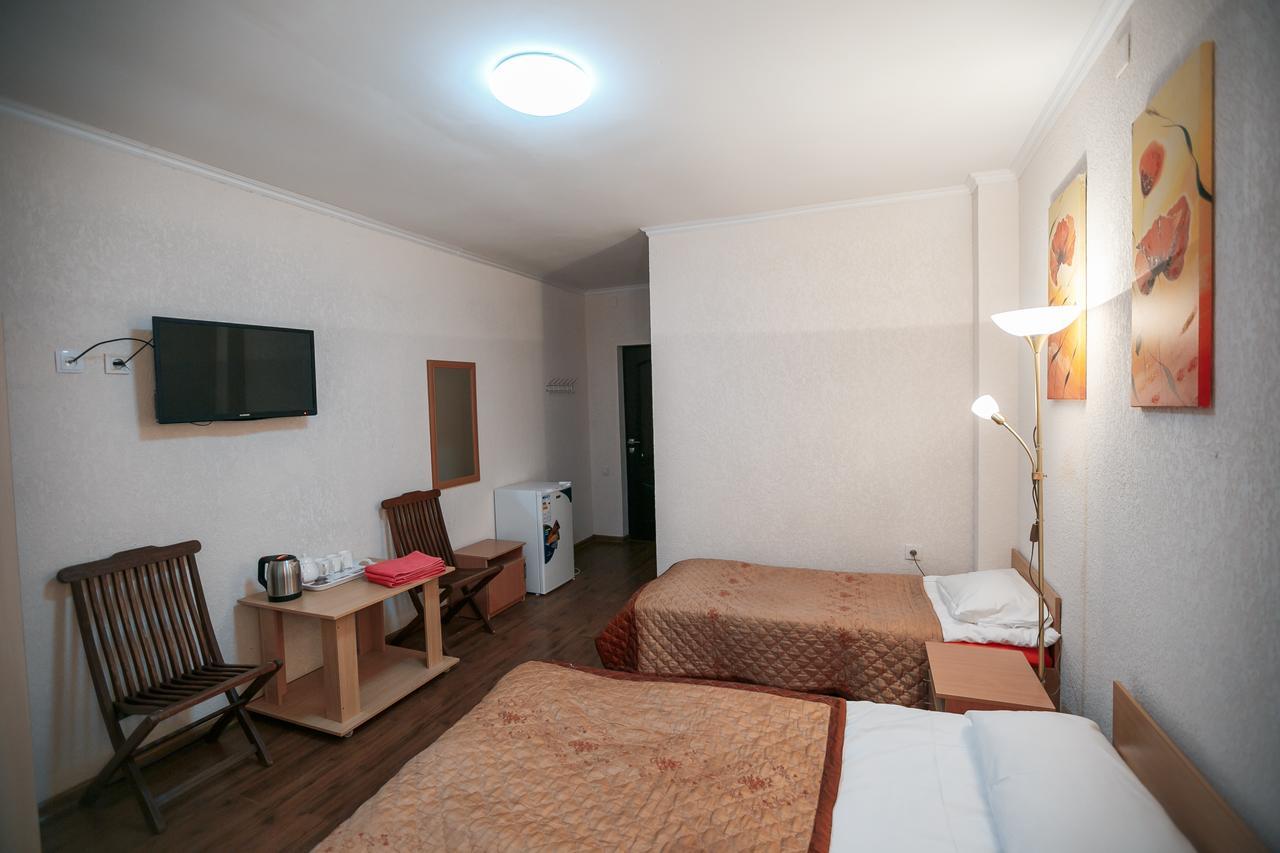 בוסטרי Evropa Hotel מראה חיצוני תמונה