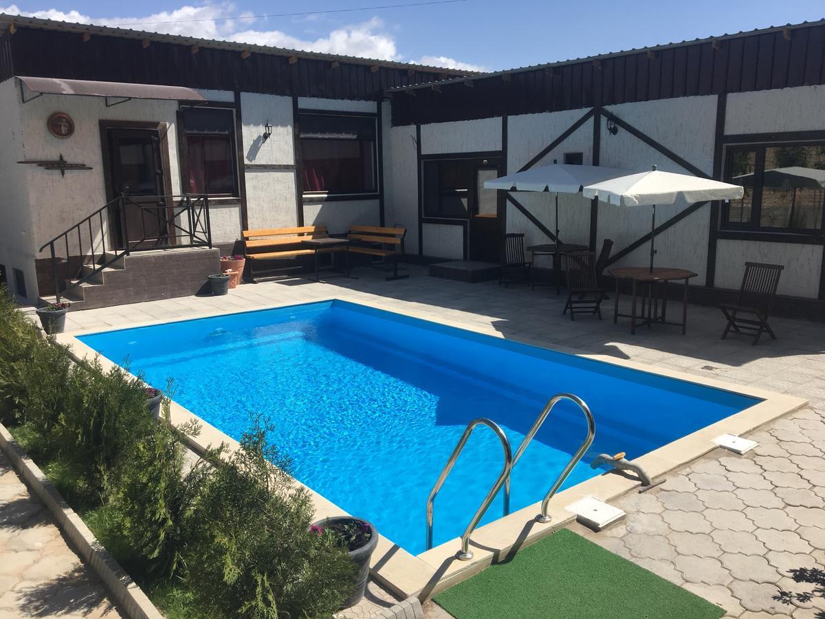 בוסטרי Evropa Hotel מראה חיצוני תמונה